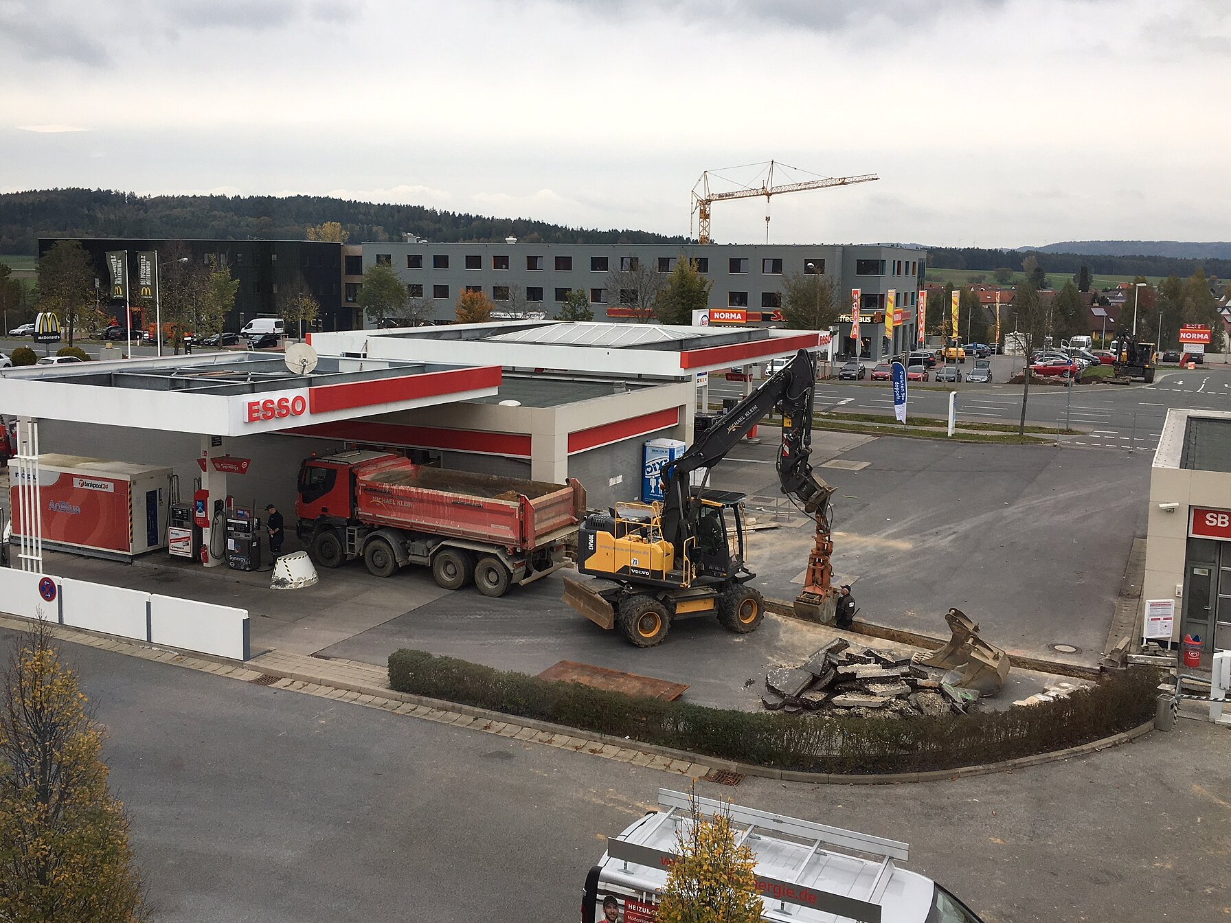 ESSO Tankstelle wird jetzt AVIA