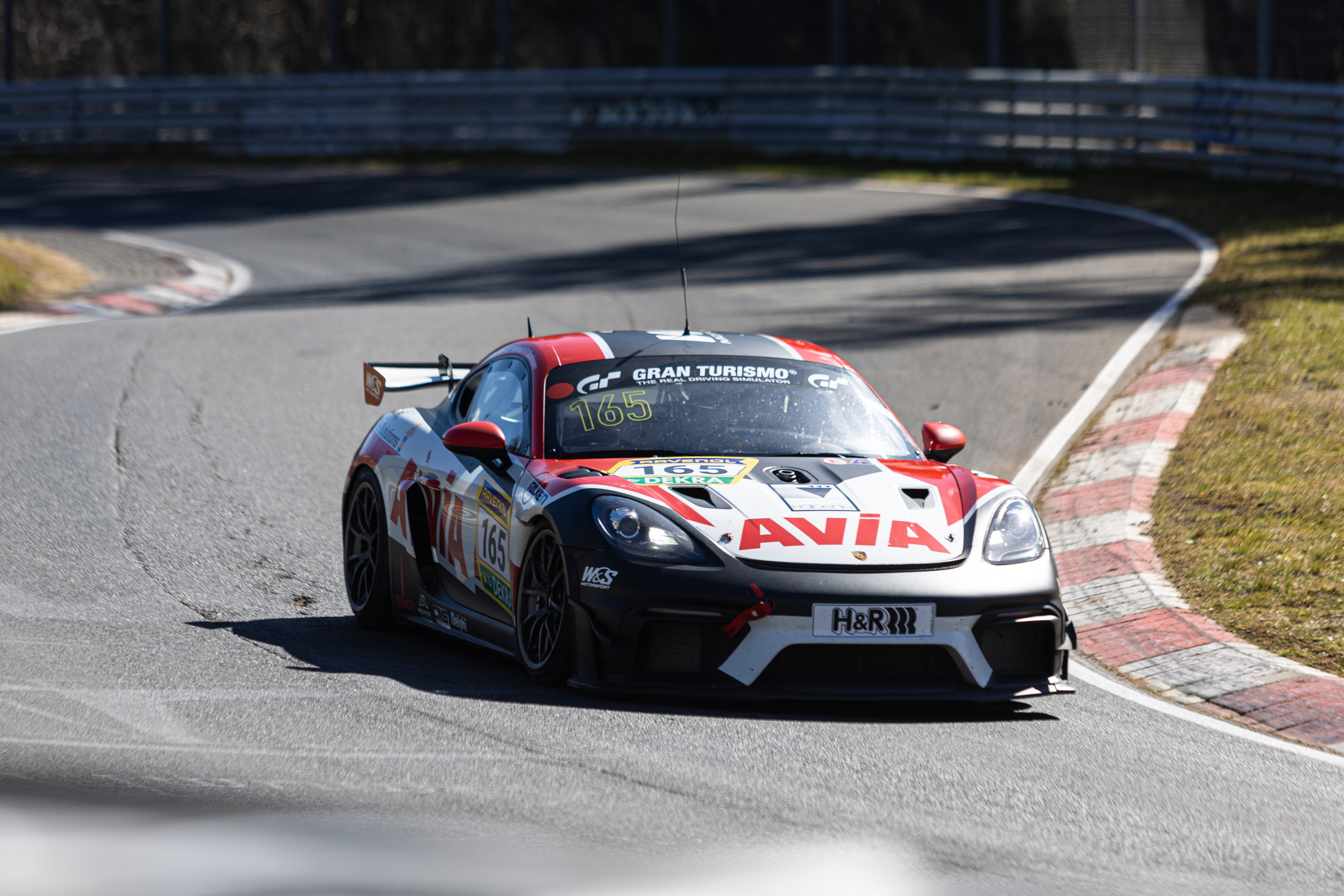 Klassensieg für AVIA W&S Motorsport beim NLS-Saisonauftakt