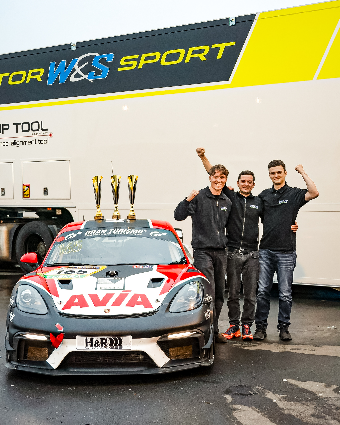 AVIA Porsche #165 krönt Dominanz mit SP10-Meisterschaft